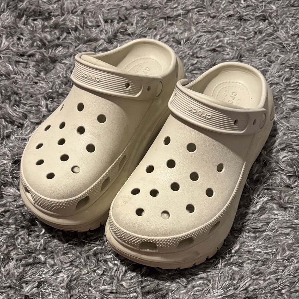 Crocs Cream Mega Crush Clogs Platform Sandals Women’s 8